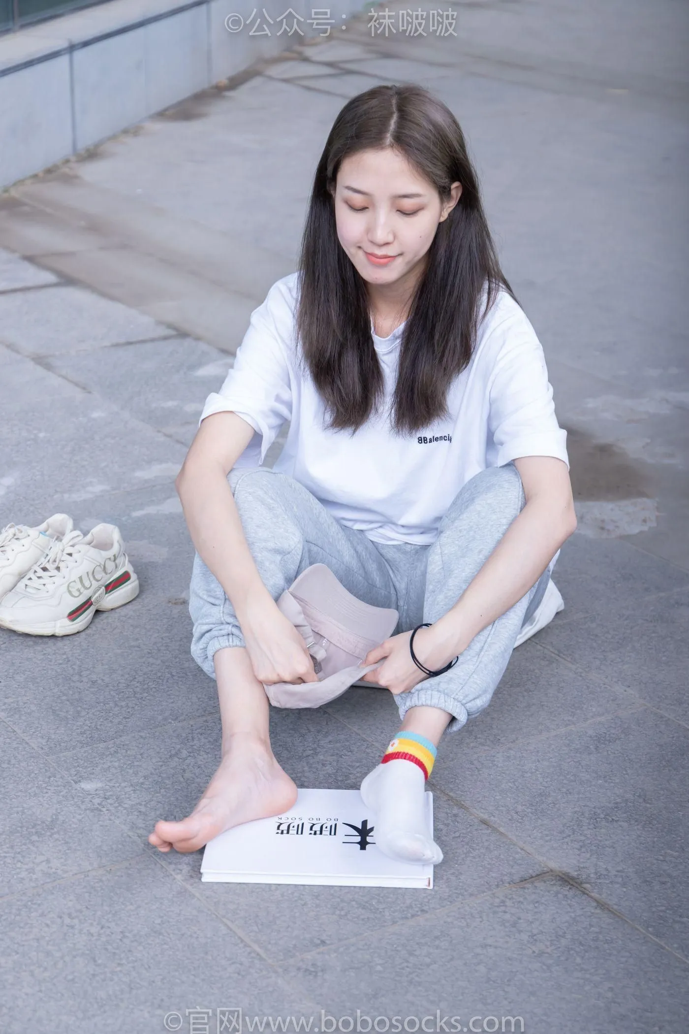 [BoBoSocks袜啵啵]NO.012 泡芙-运动鞋、白棉袜、裸足 [132P]插图9